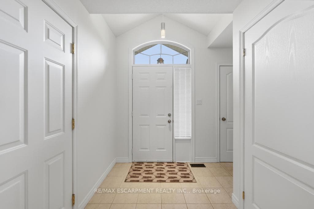 80 Lister Avenue photo 5