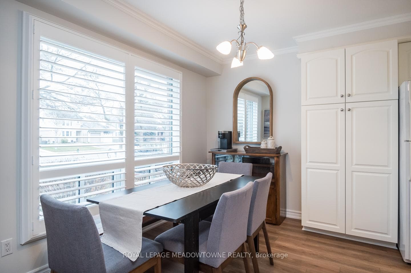 842 Laurier Avenue photo 9