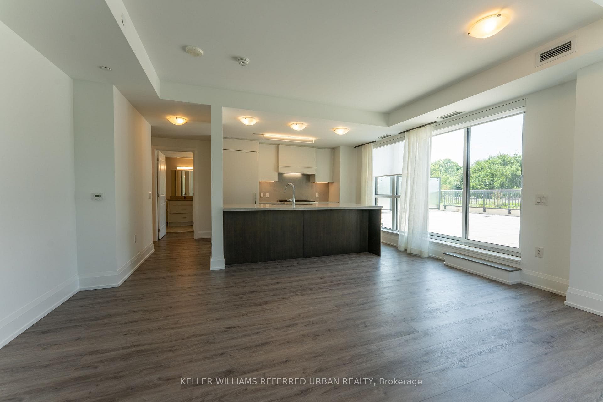 1700 Avenue Road Unit 309 photo 4