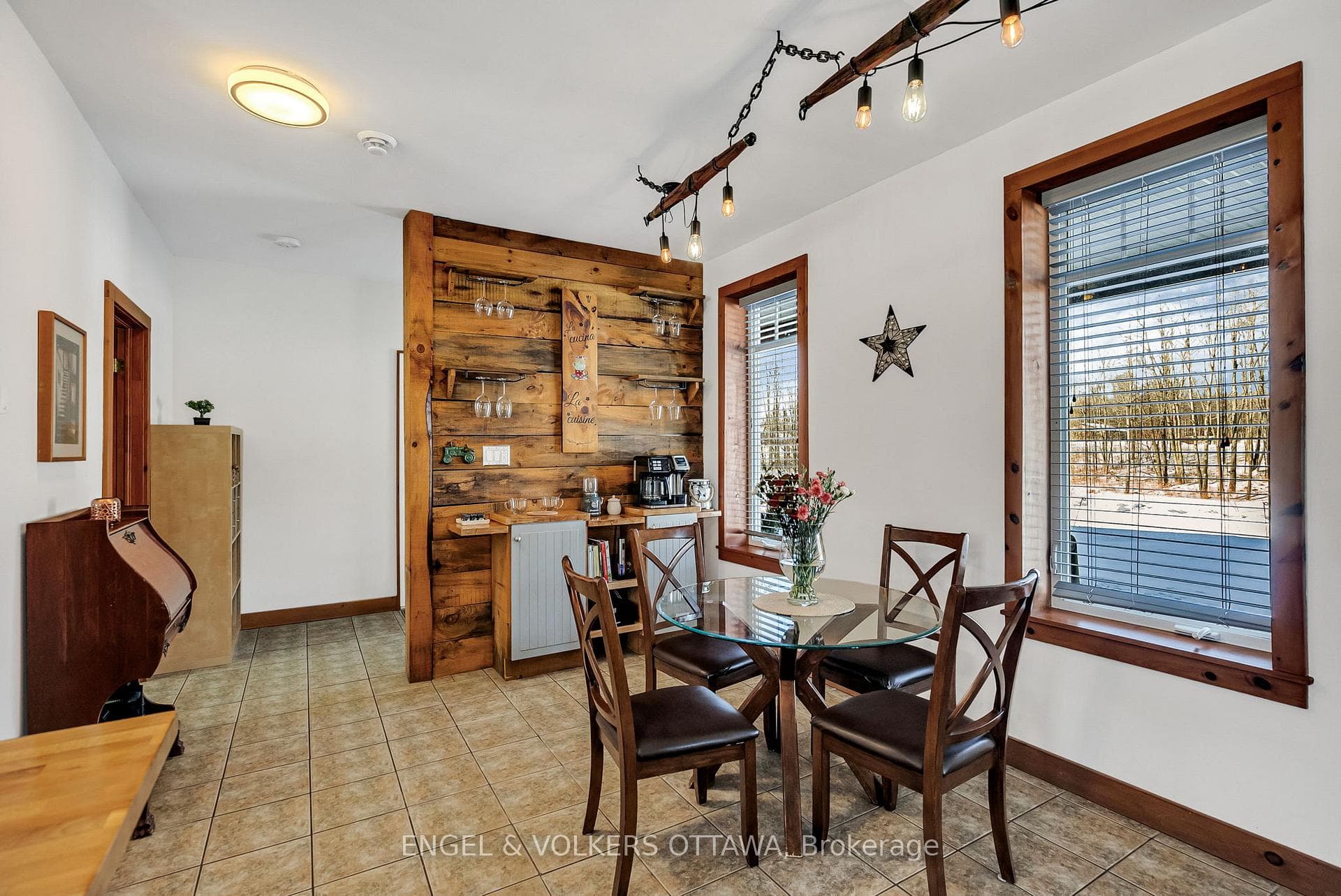 3030 Henrie Road photo 10