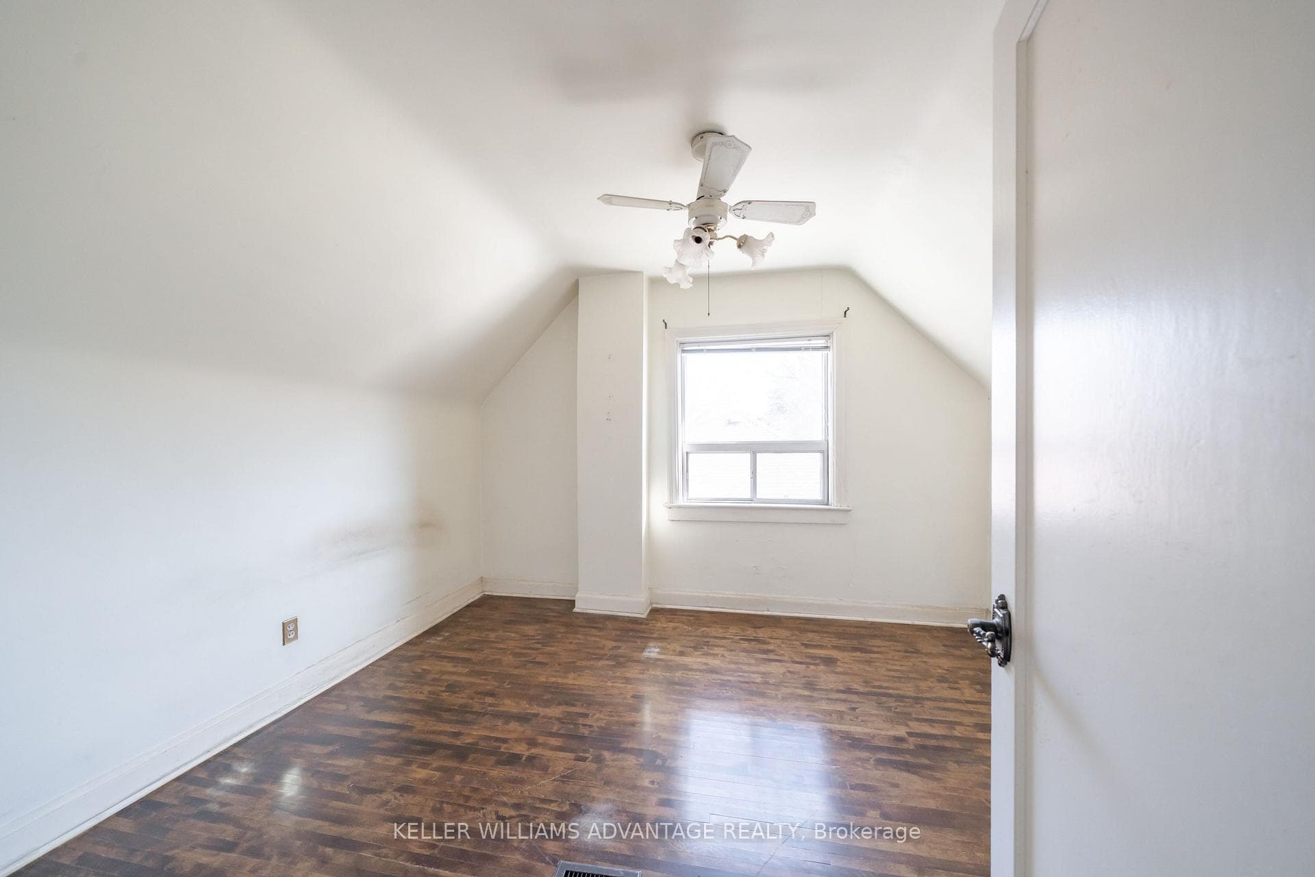 144 Upper Canada Drive photo 10