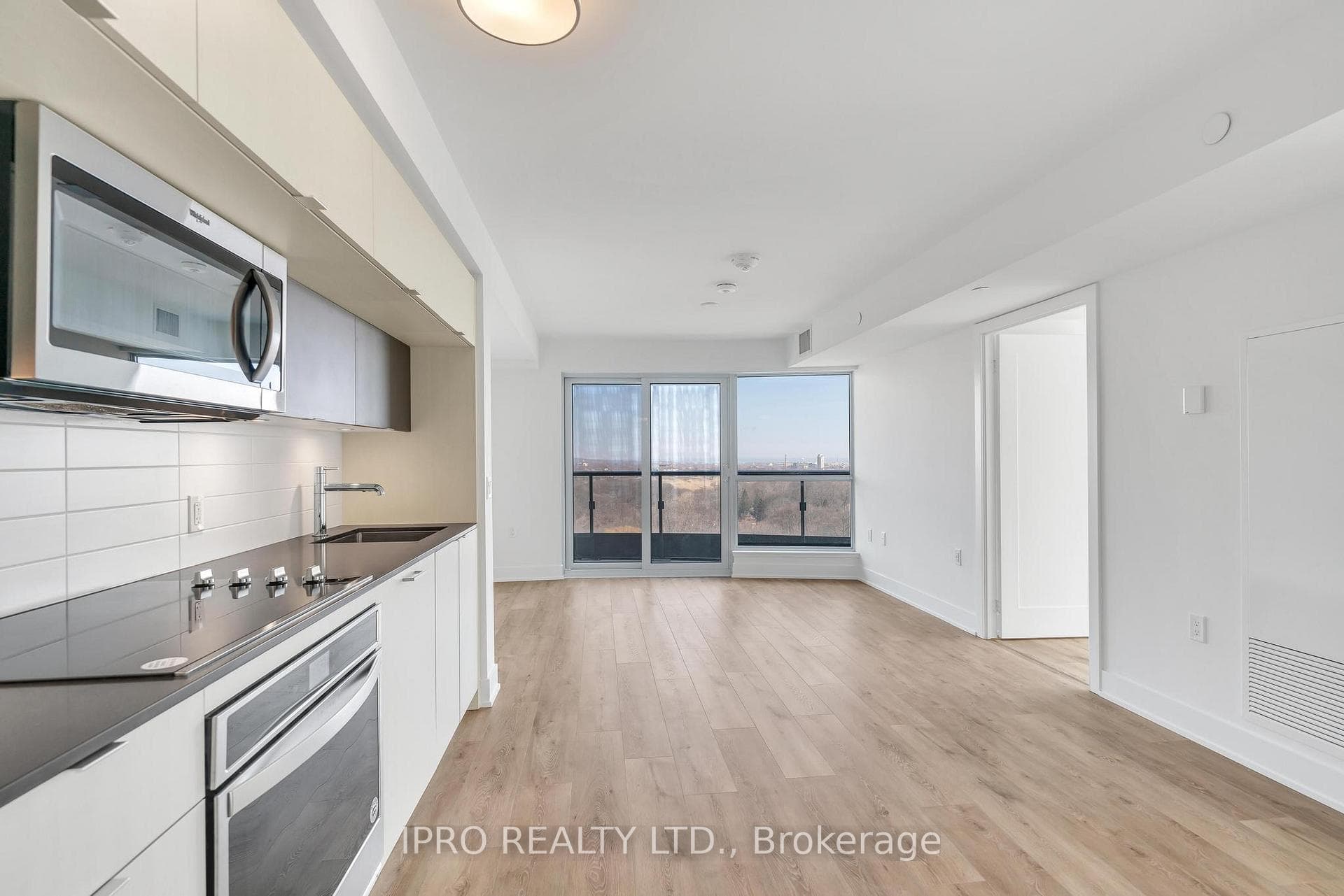 585 Bloor Street Unit 1218 photo 14