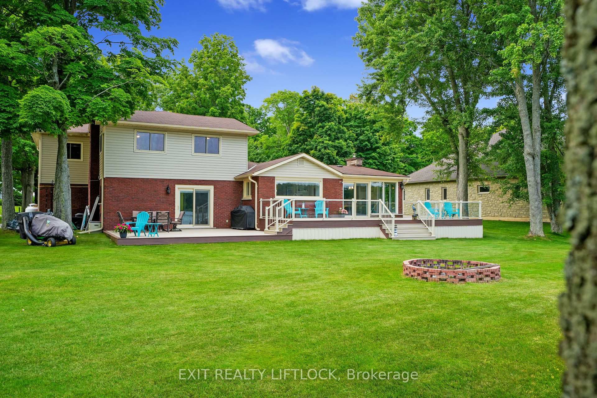 25 Edgewater Drive photo 5