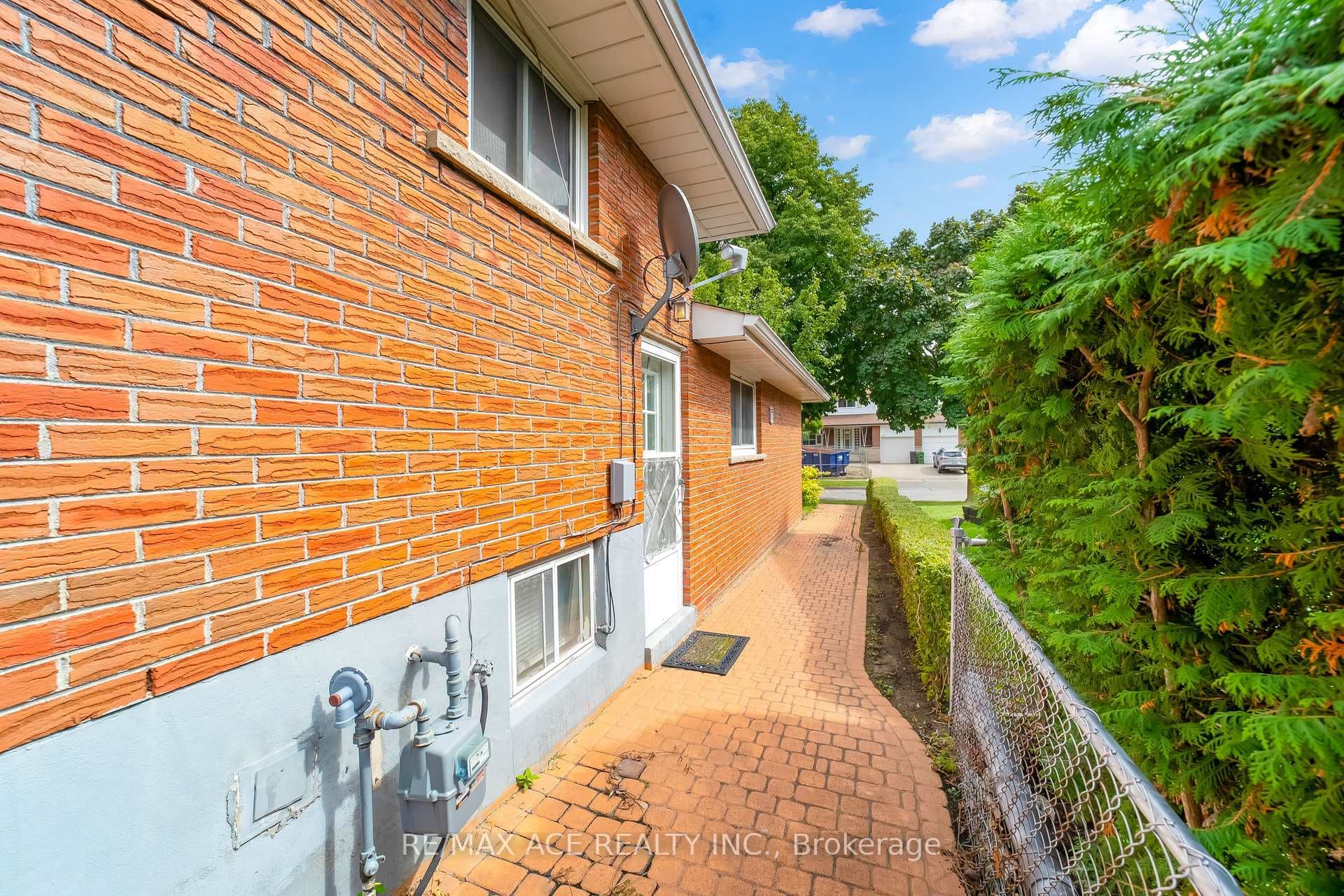 73 Erinlea Crescent photo 38