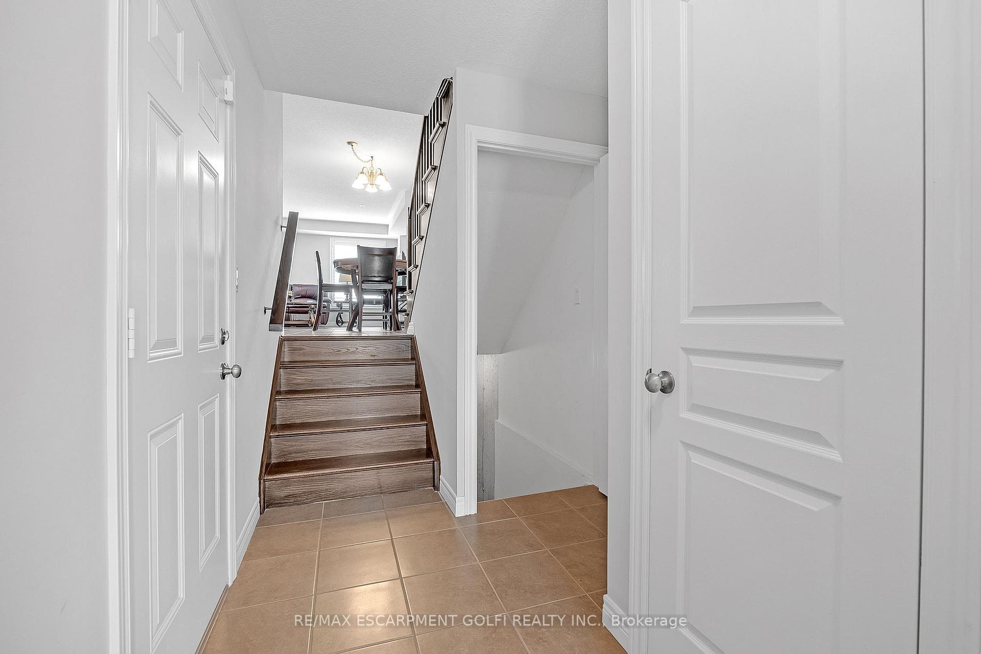 33 Charleswood Crescent photo 4