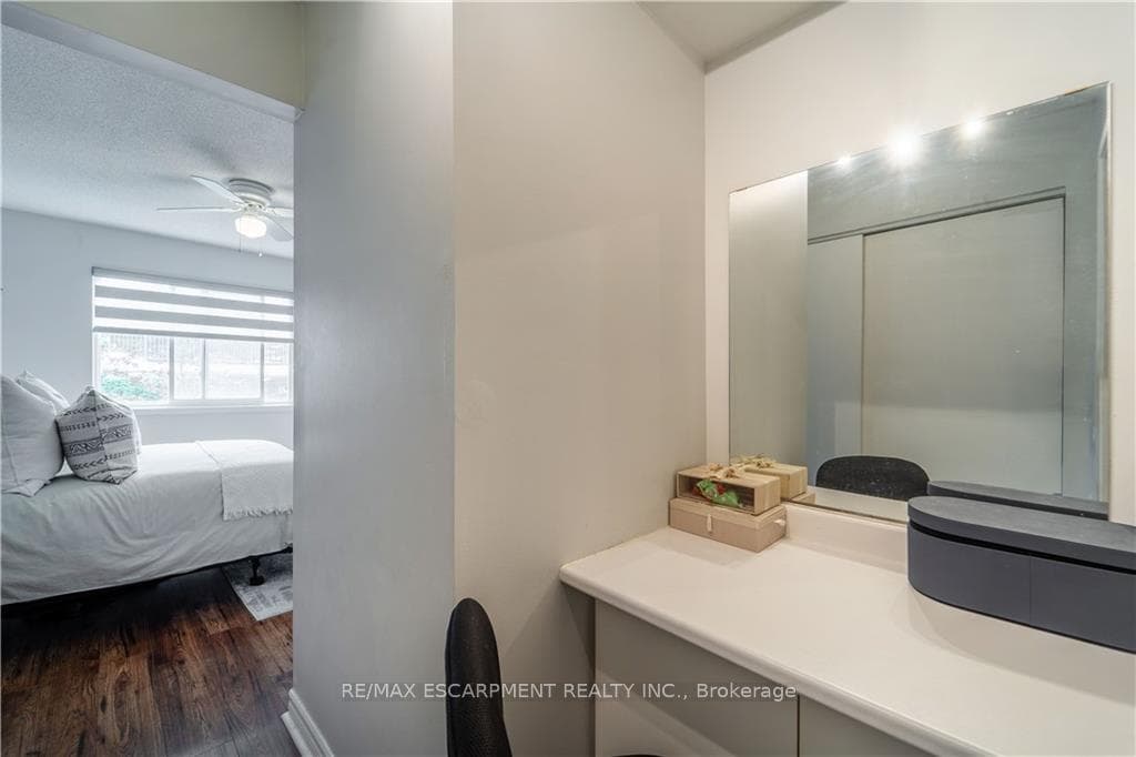 1450 Glen Abbey Gate Unit 612 photo 23