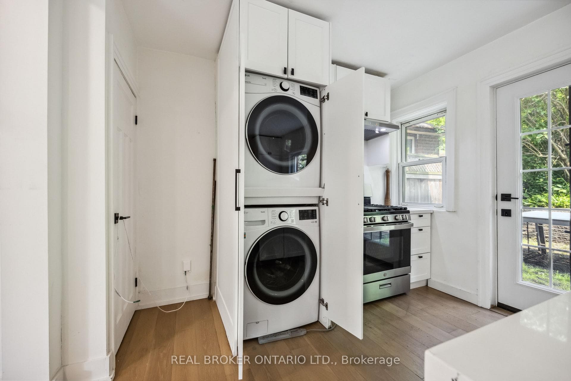 658 Davenport Road photo 25