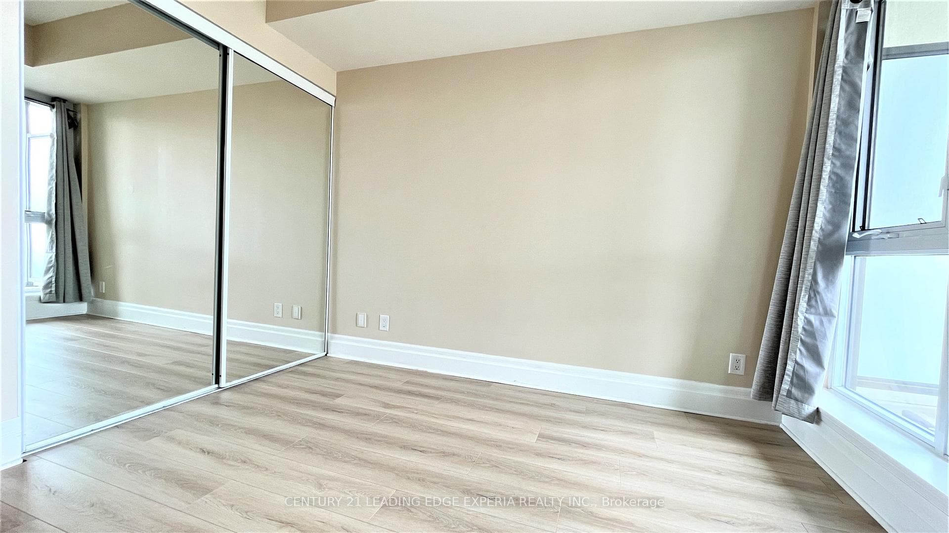 39 Upper Duke Crescent Unit 513 photo 11