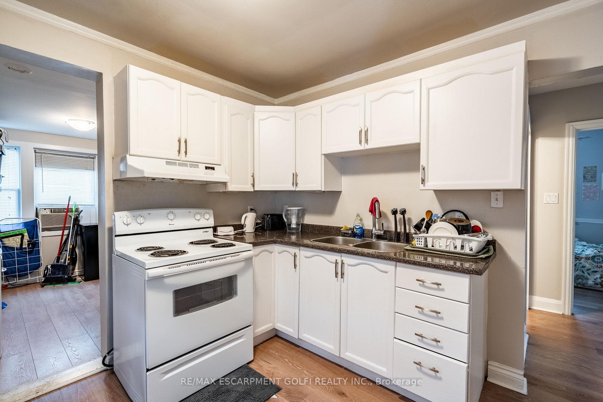124 WHITNEY Avenue photo 18
