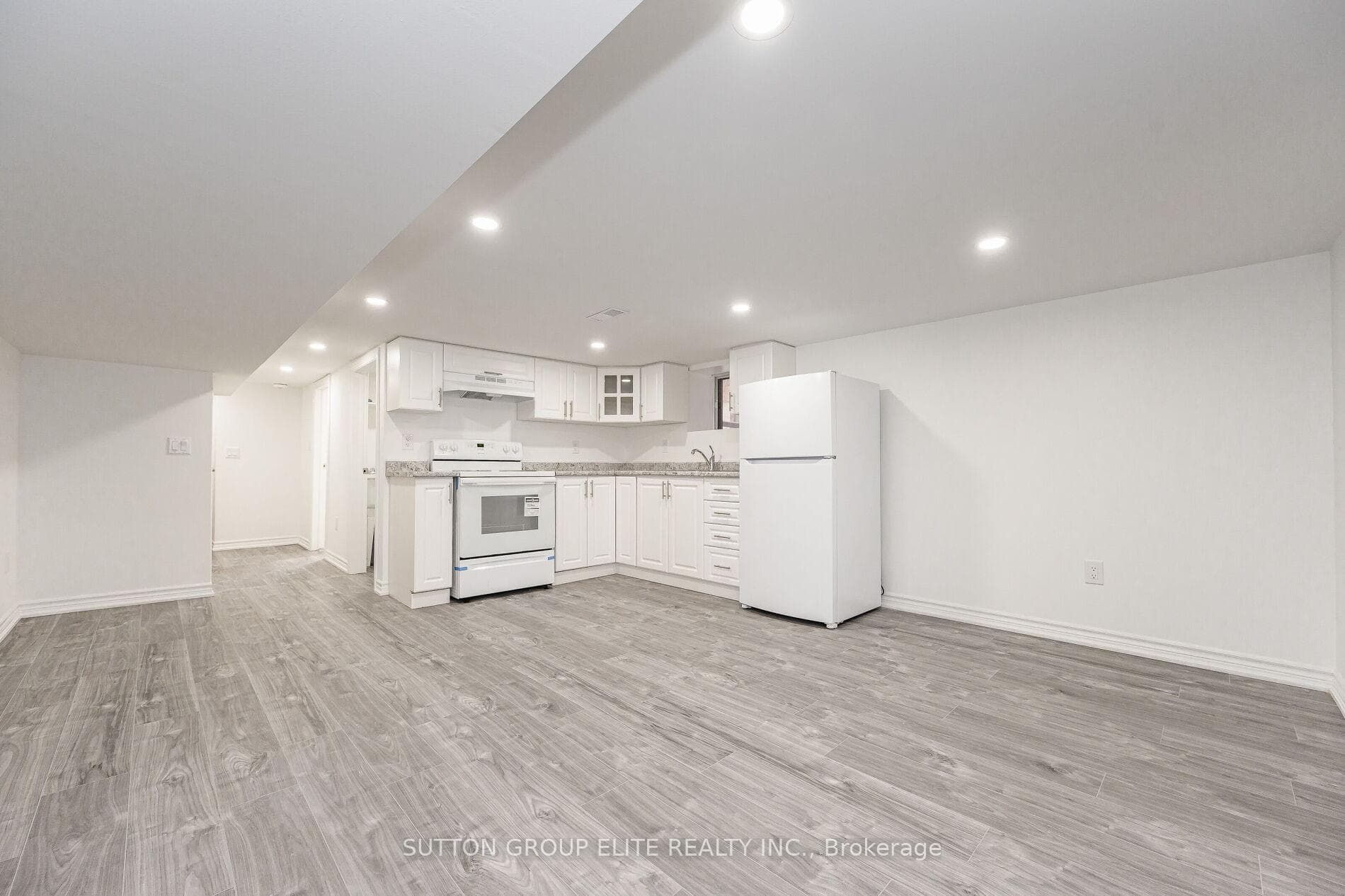 23 Burnfield Avenue Unit Lower photo 4