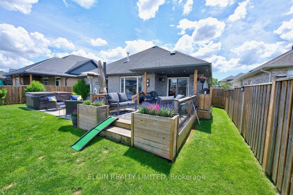 40 Glengariff Drive photo 35