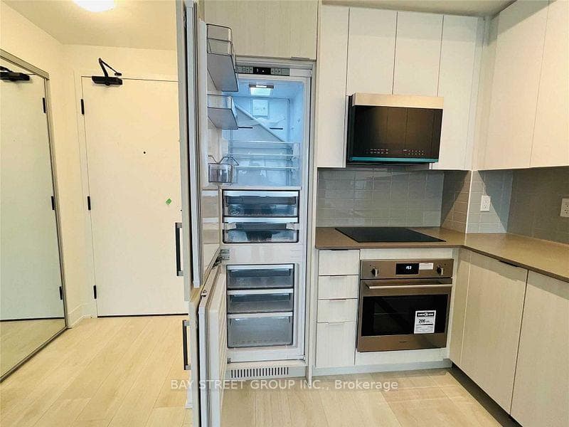 2485 Taunton Road Unit 822 photo 6