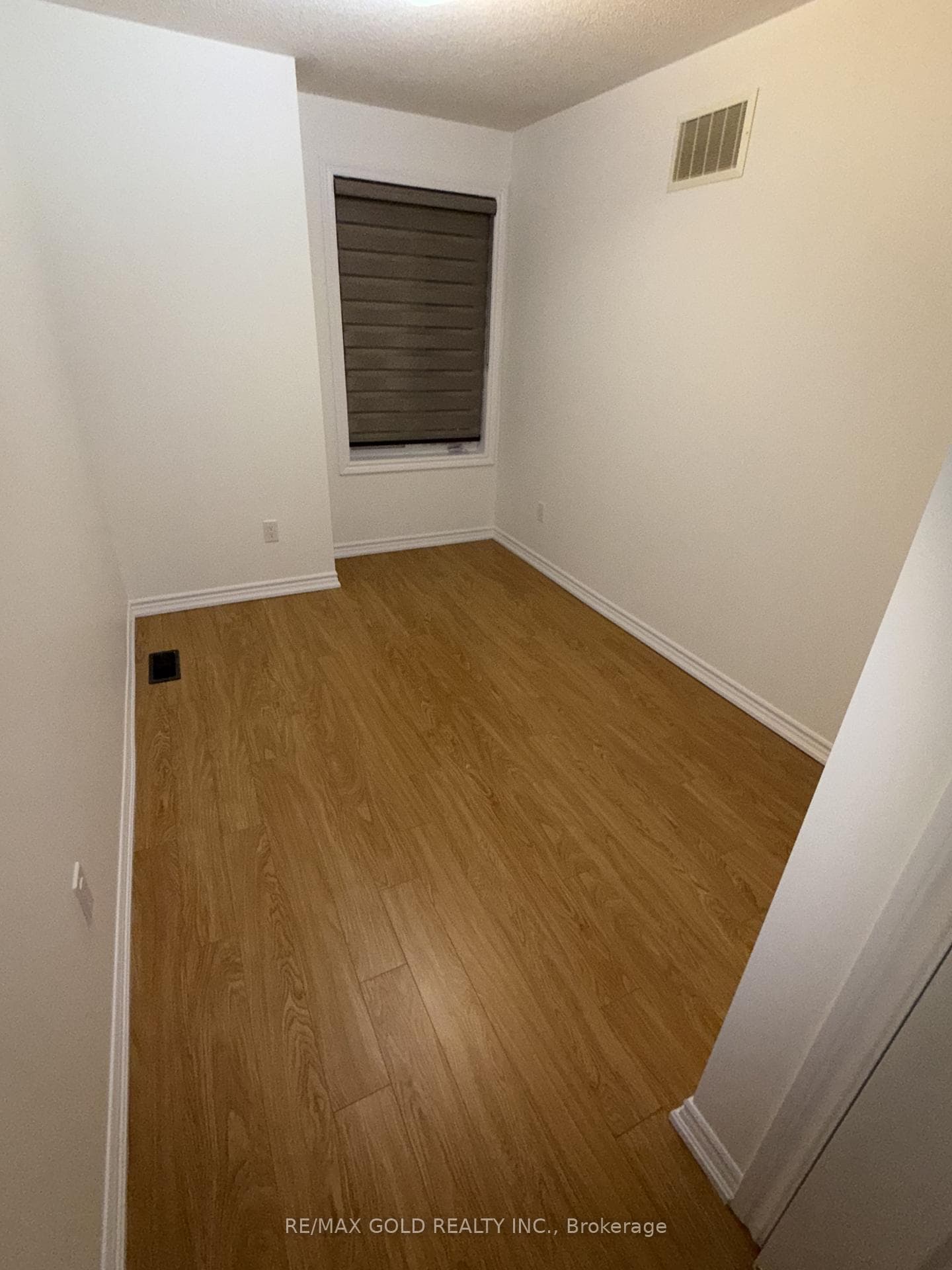 35 Shiff Crescent photo 17