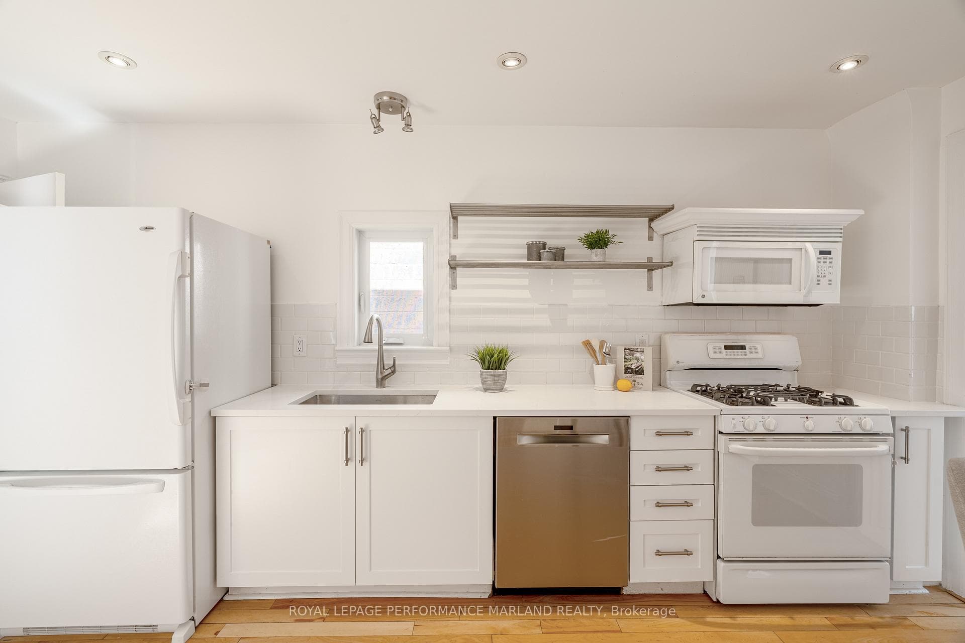 36 Fourth Avenue photo 7
