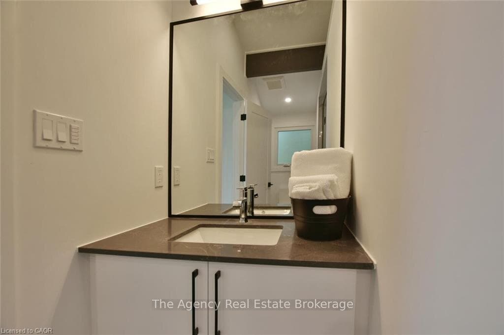 135 LONGPOINT Road photo 40