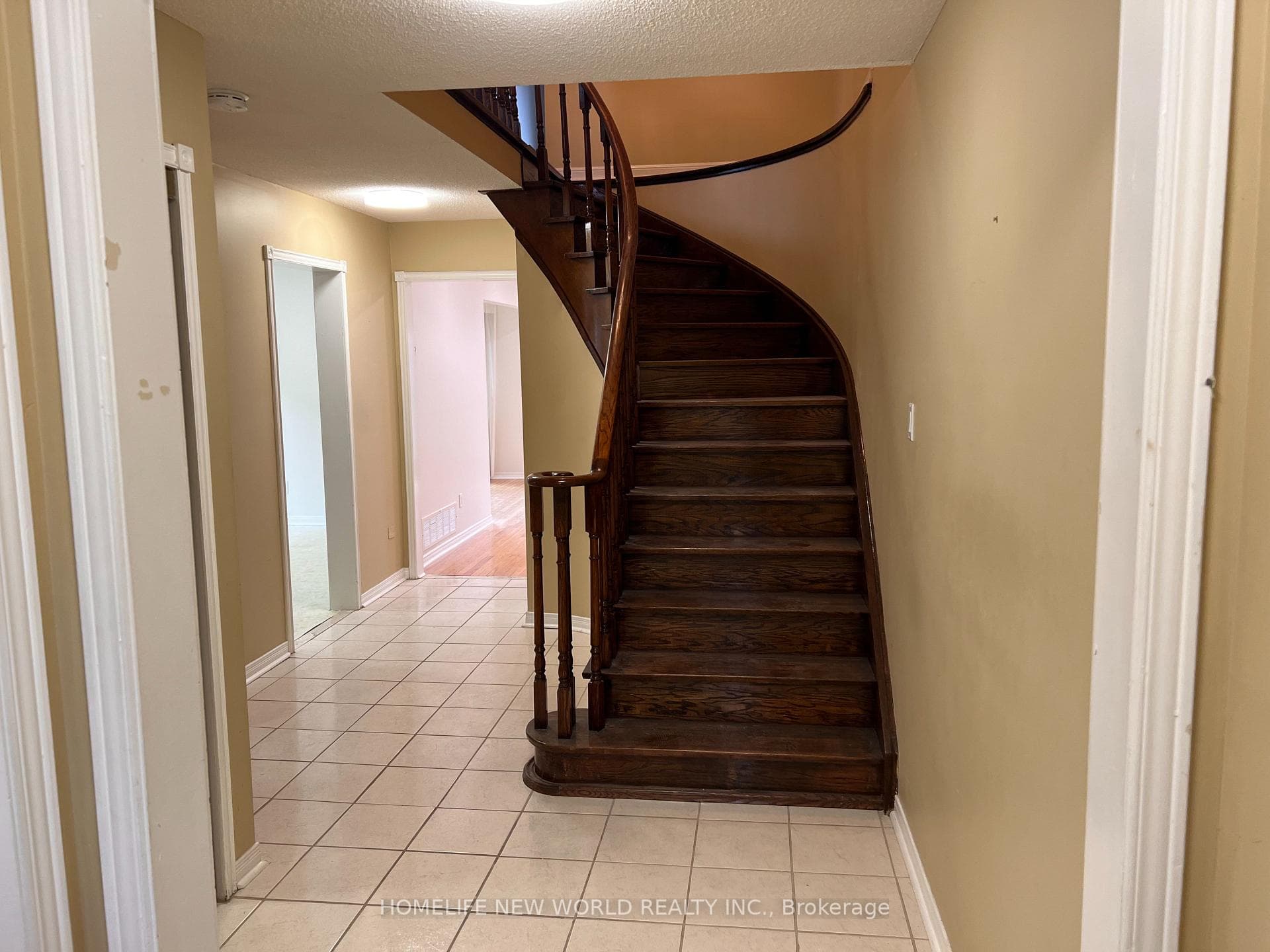 21 Delmark Boulevard photo 16