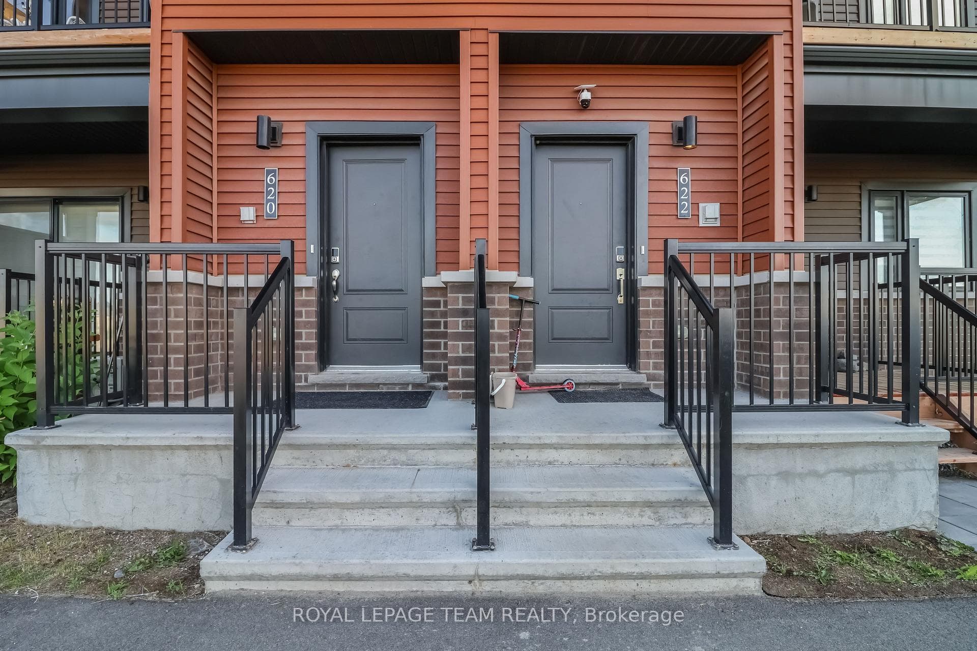 620 Parnian Private photo 3