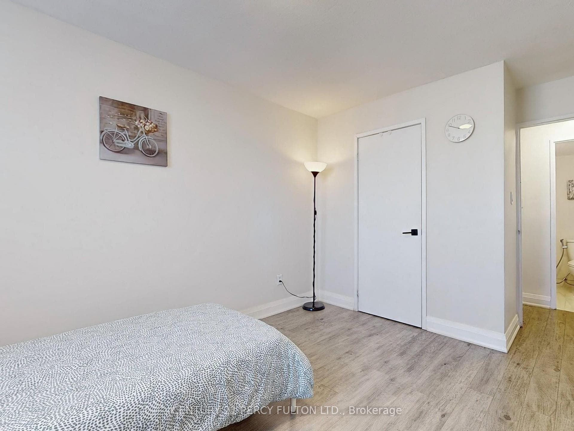 180 Markham Road Unit 511 photo 31