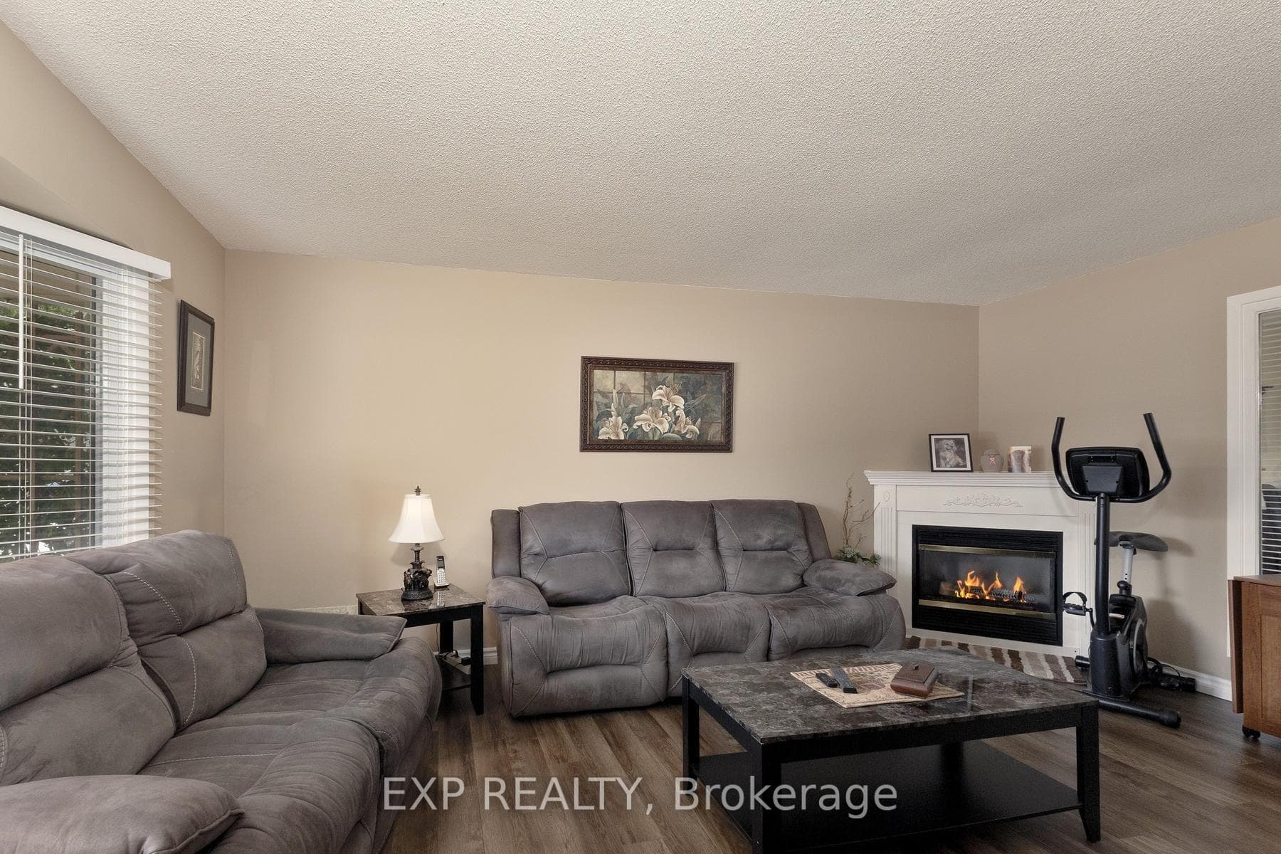 69 Hawkins Crescent photo 12