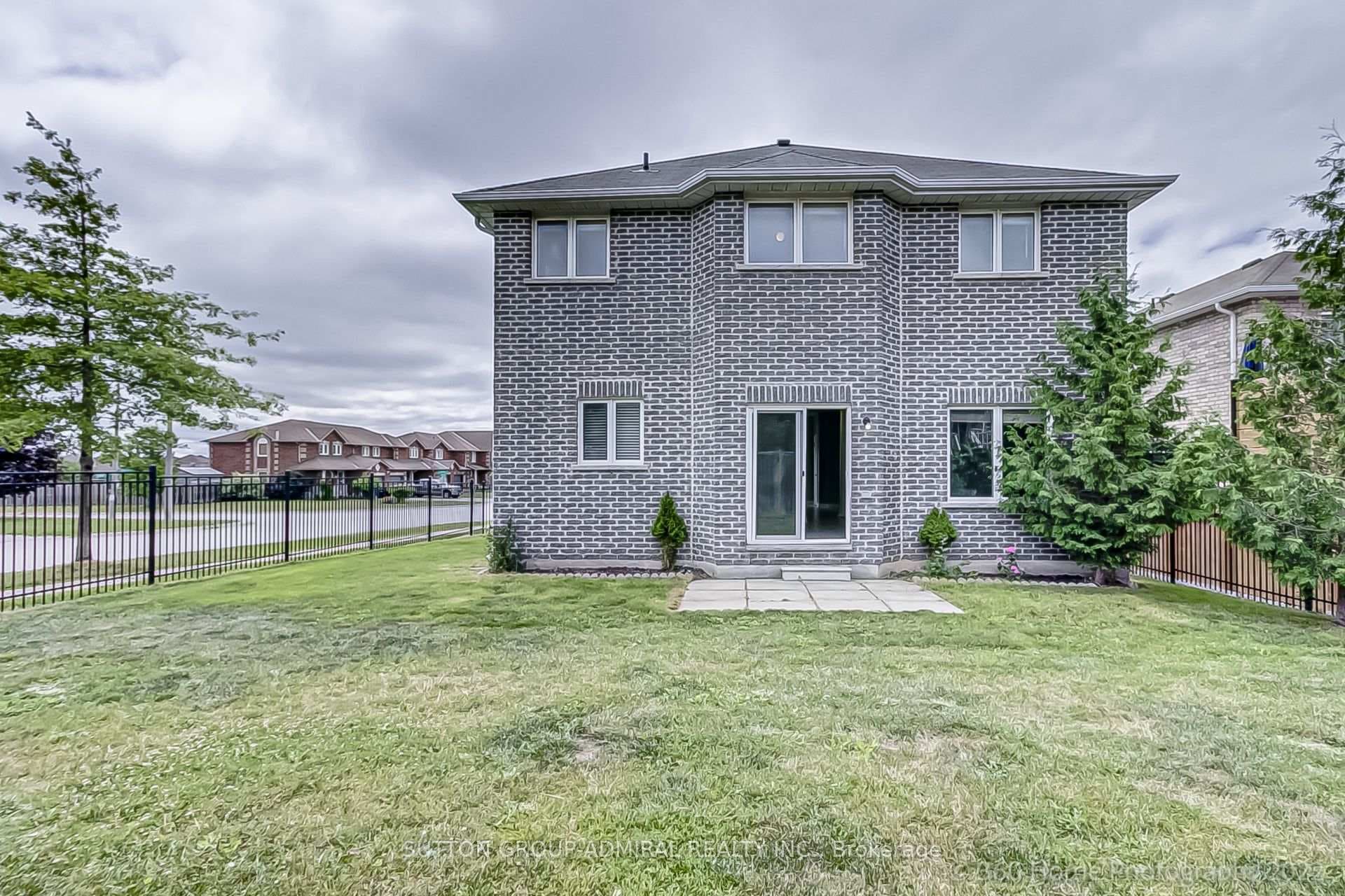 1294 Corm Street photo 24