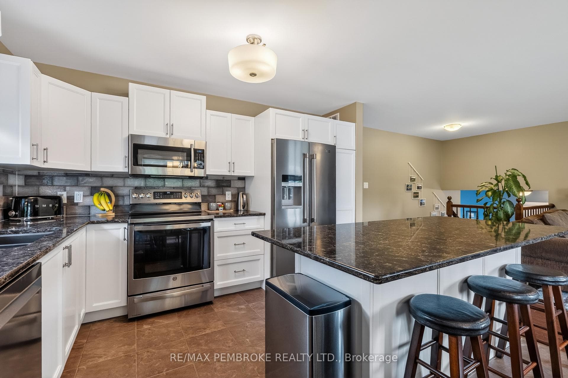 61 Oak Avenue photo 11