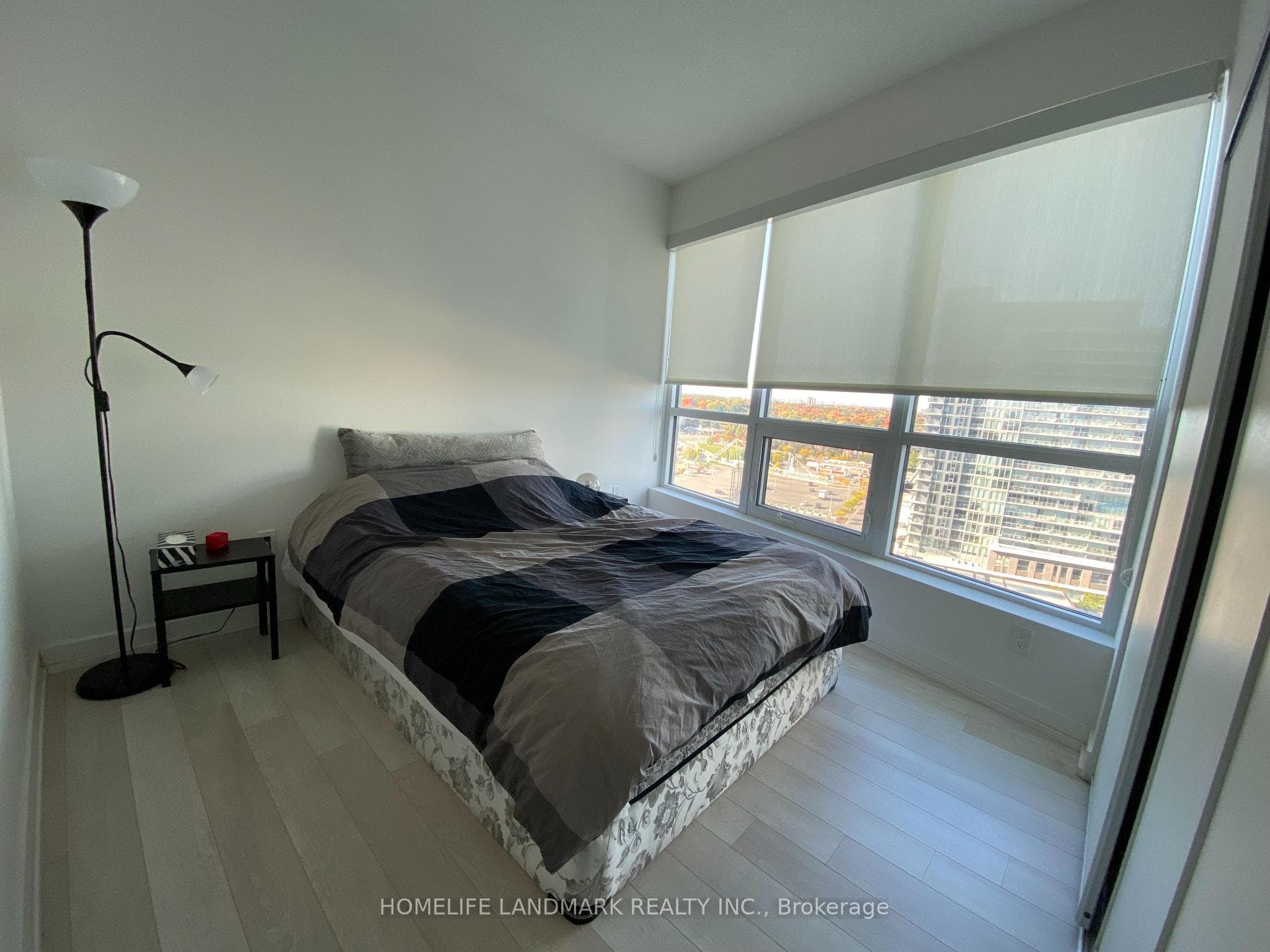 115 Mcmahon Drive Unit 1505 photo 8