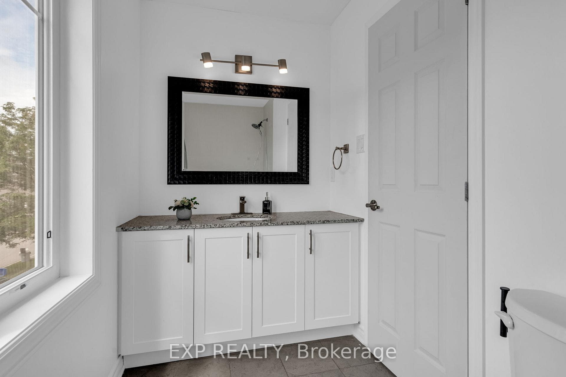 709 Maloja Way photo 27