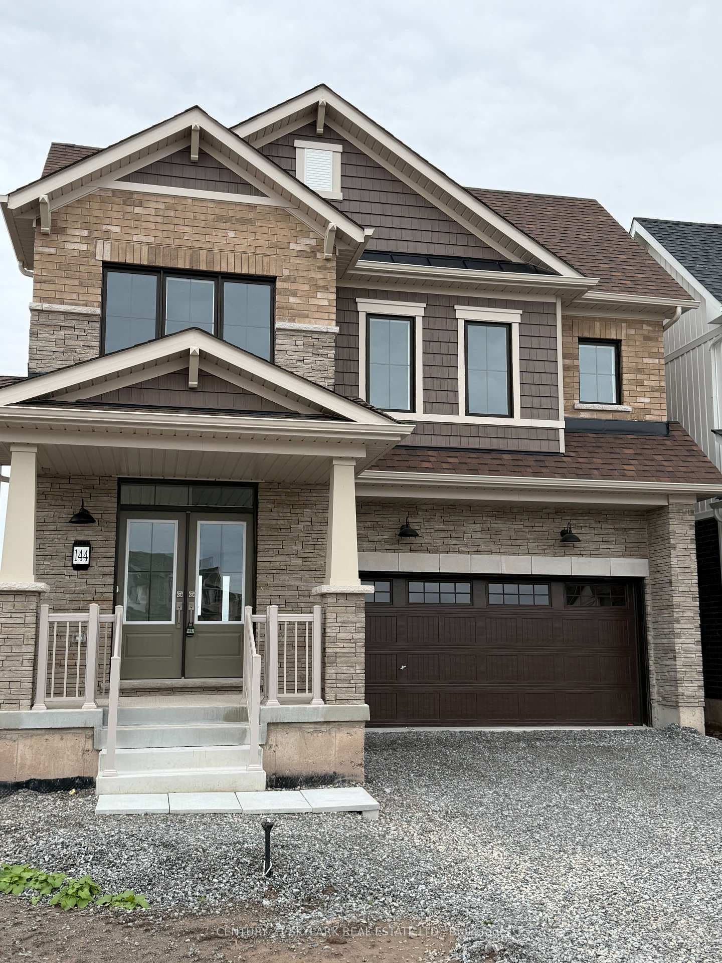 144 Aviron Crescent photo 2