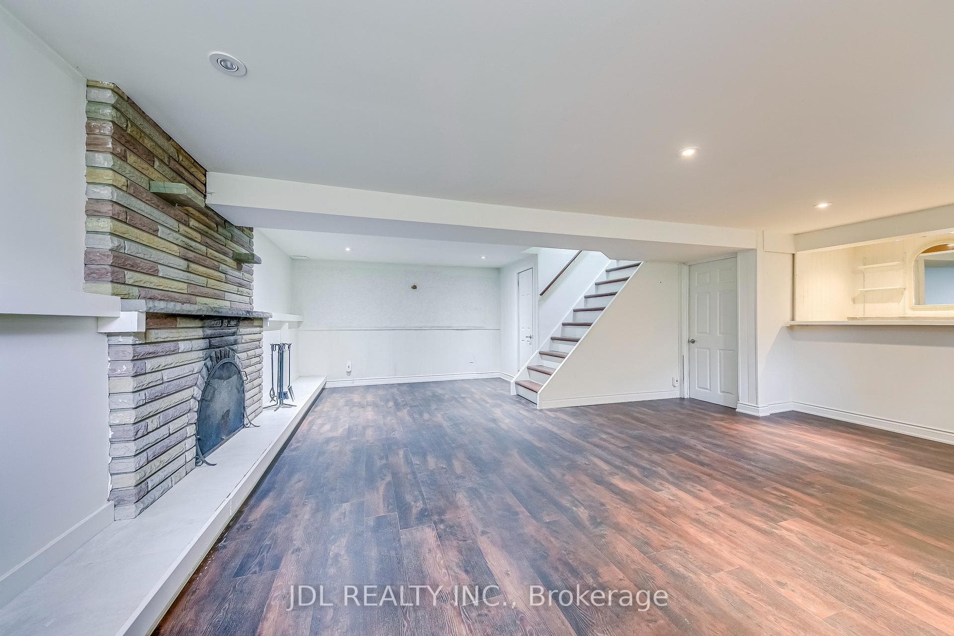1225 Lambeth Road photo 29