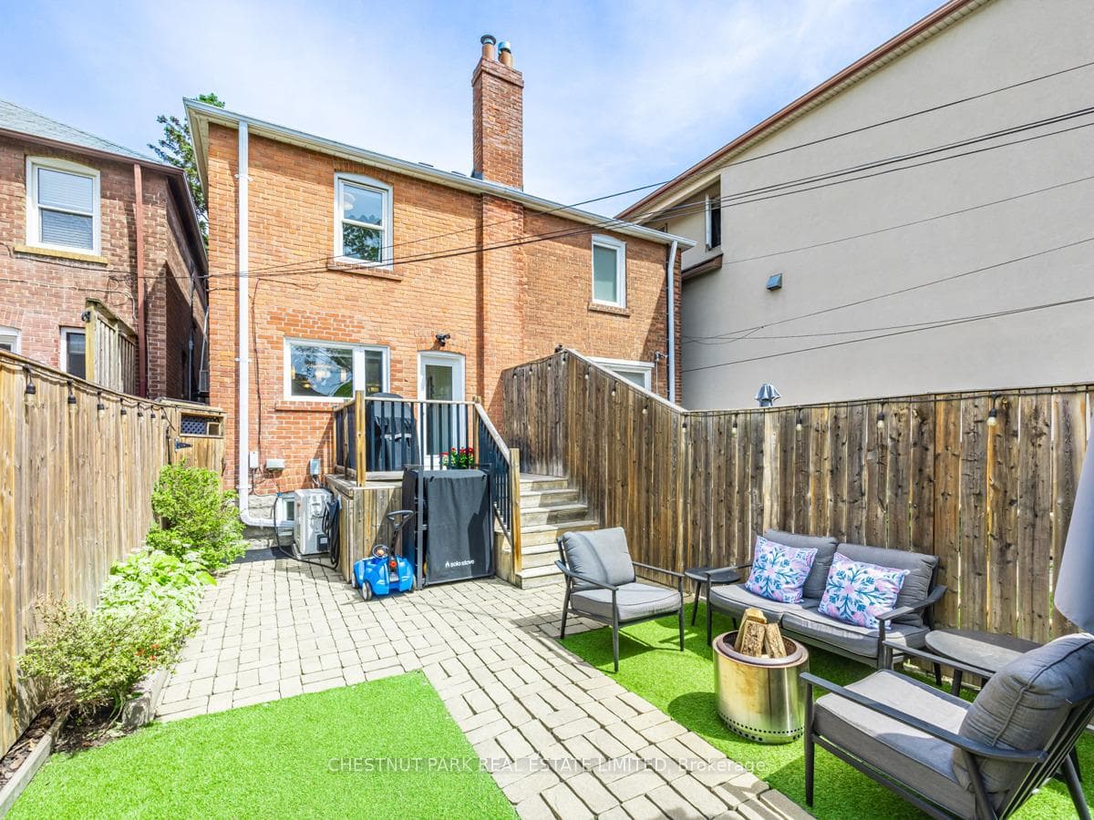 615 Soudan Avenue photo 30