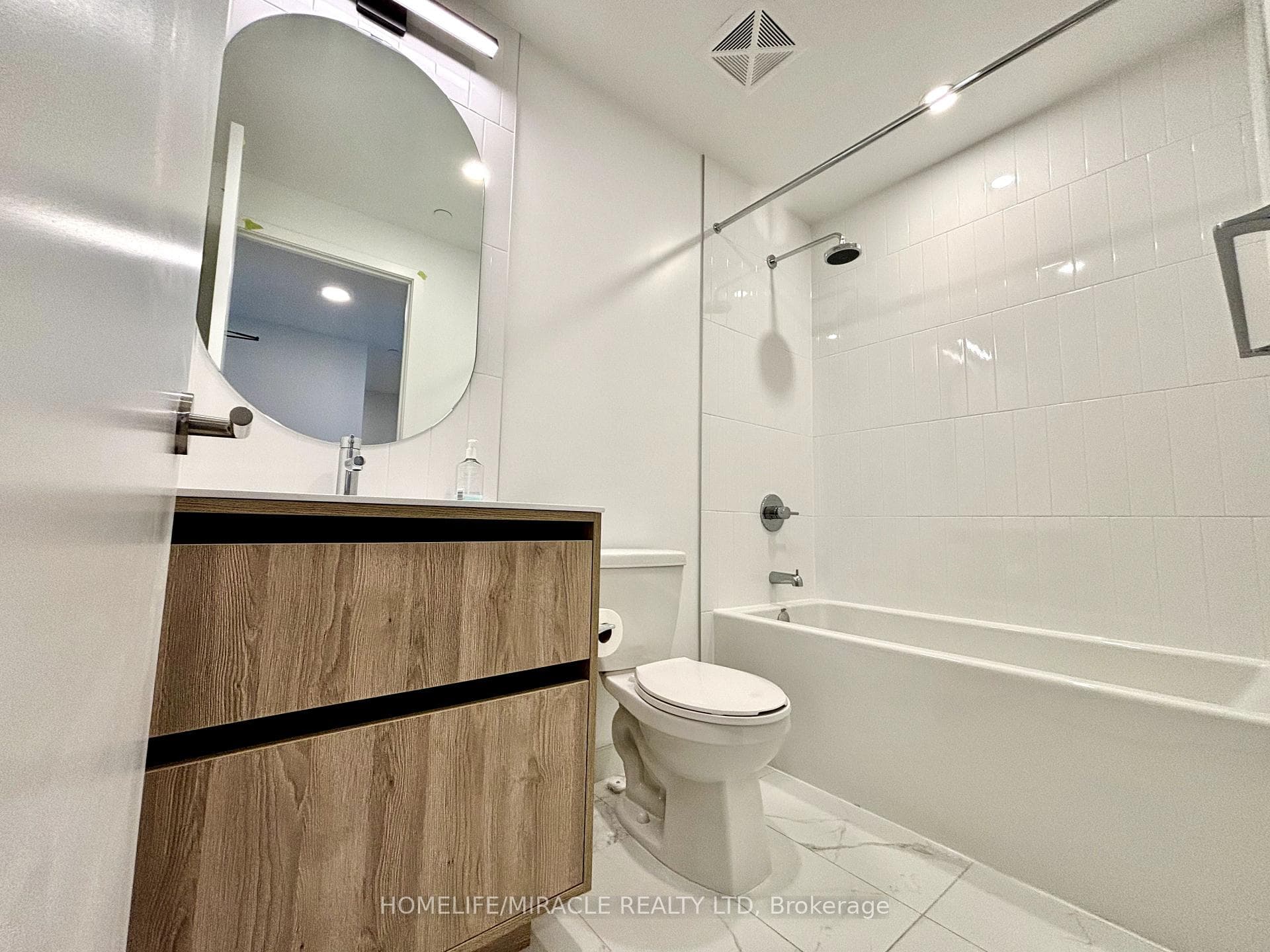 7950 Bathurst Street Unit B 2106 photo 9