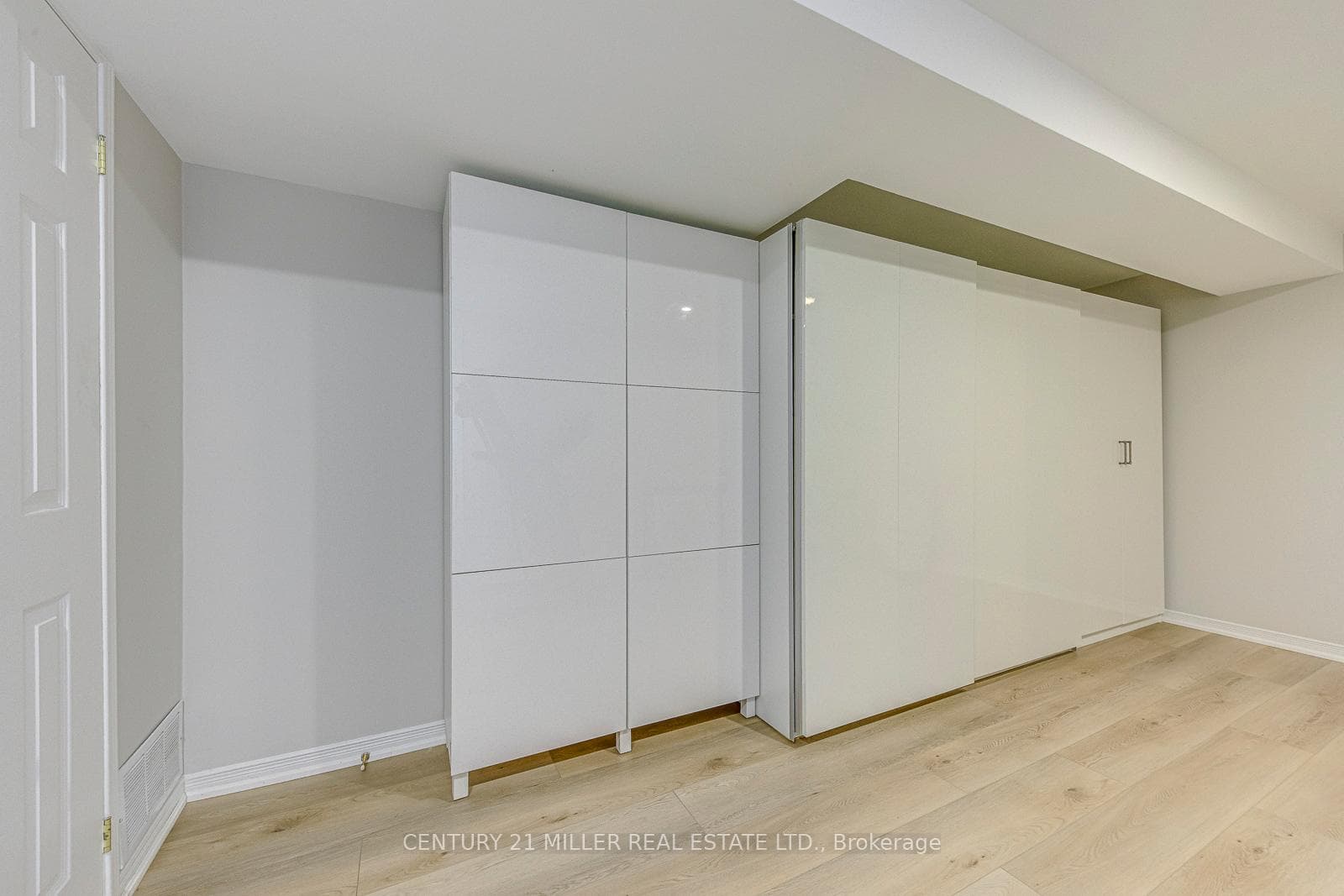 215 ROXTON Road photo 44