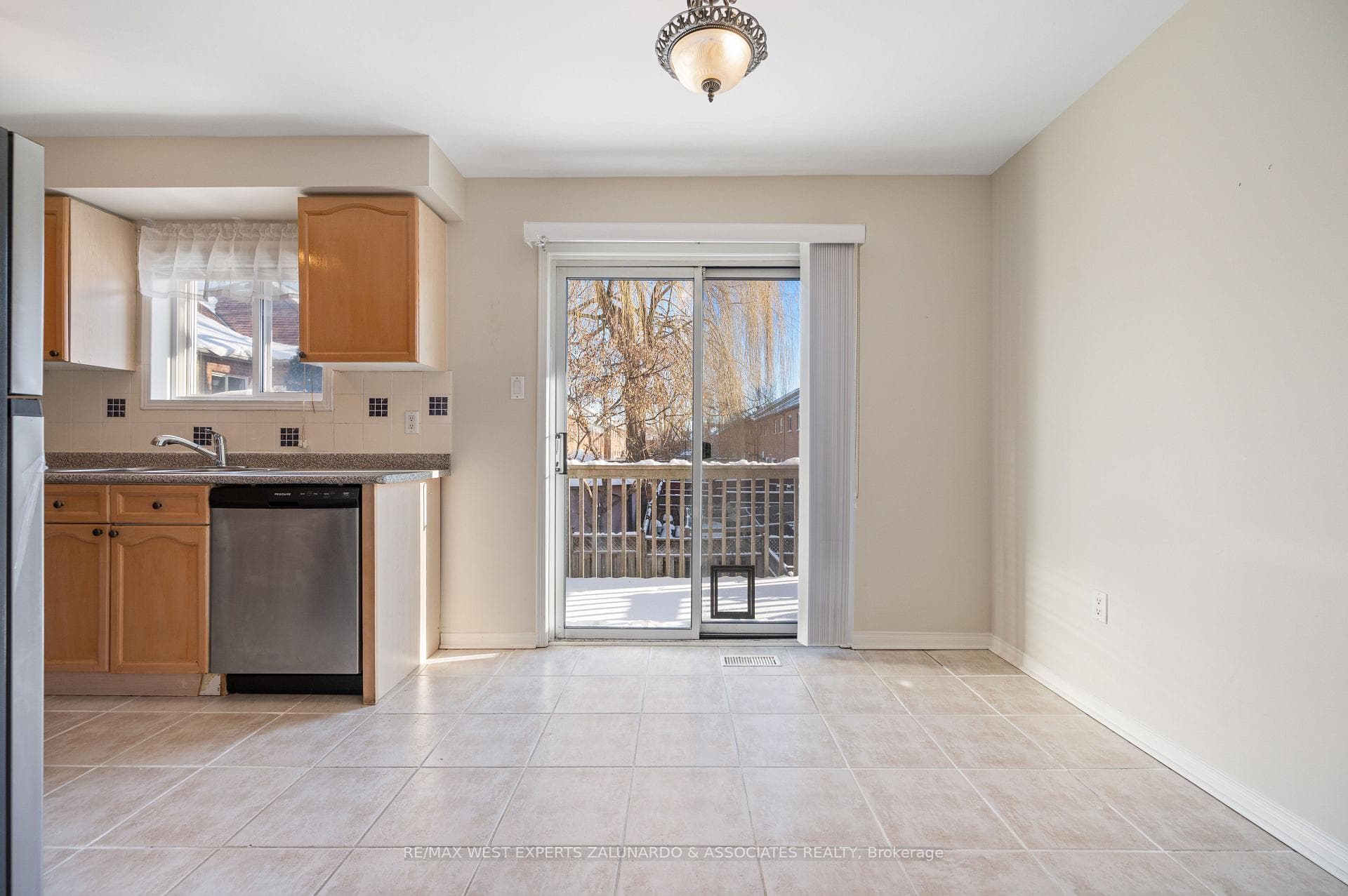 140 Parktree Drive photo 5