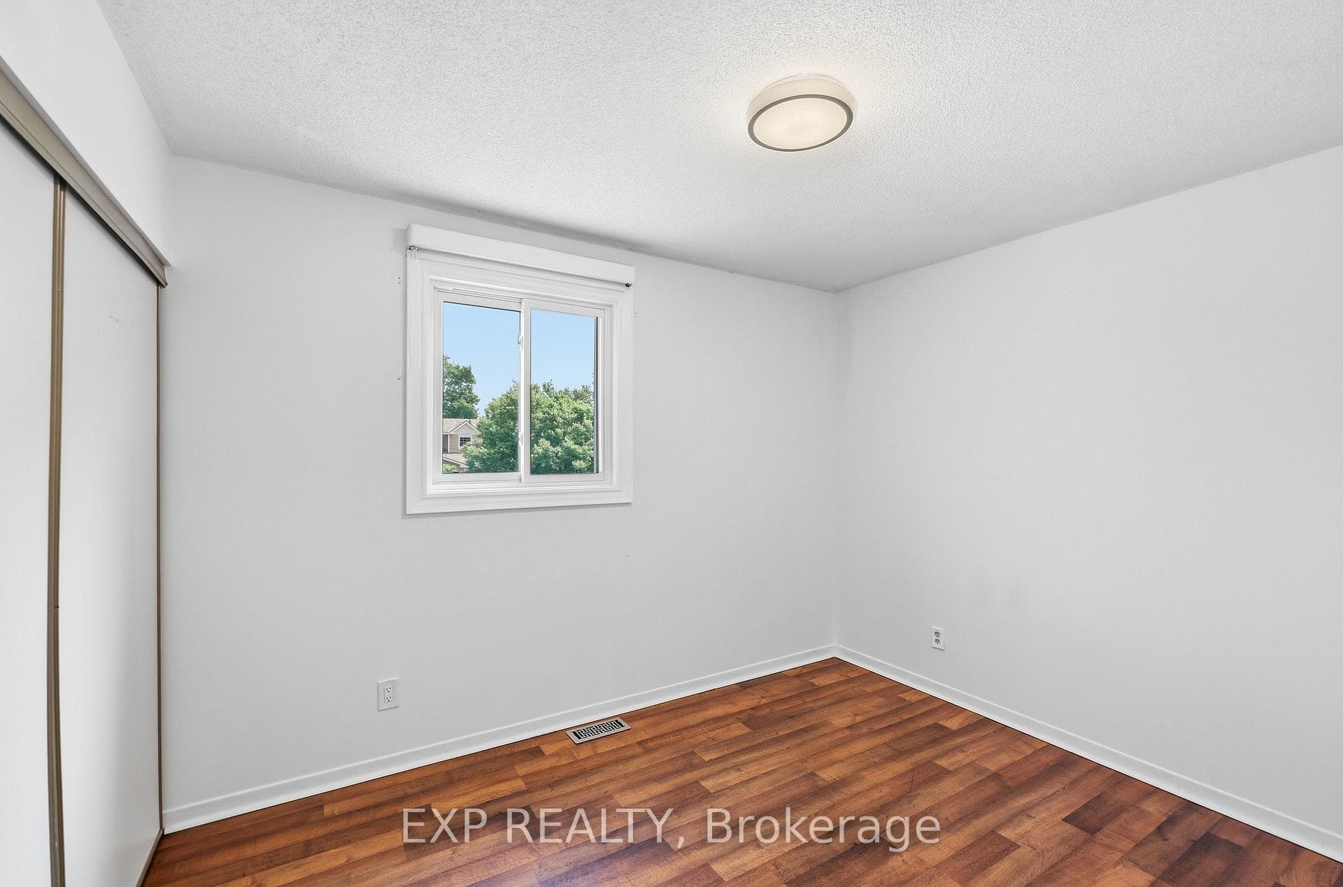 793 Littlestone Crescent photo 14