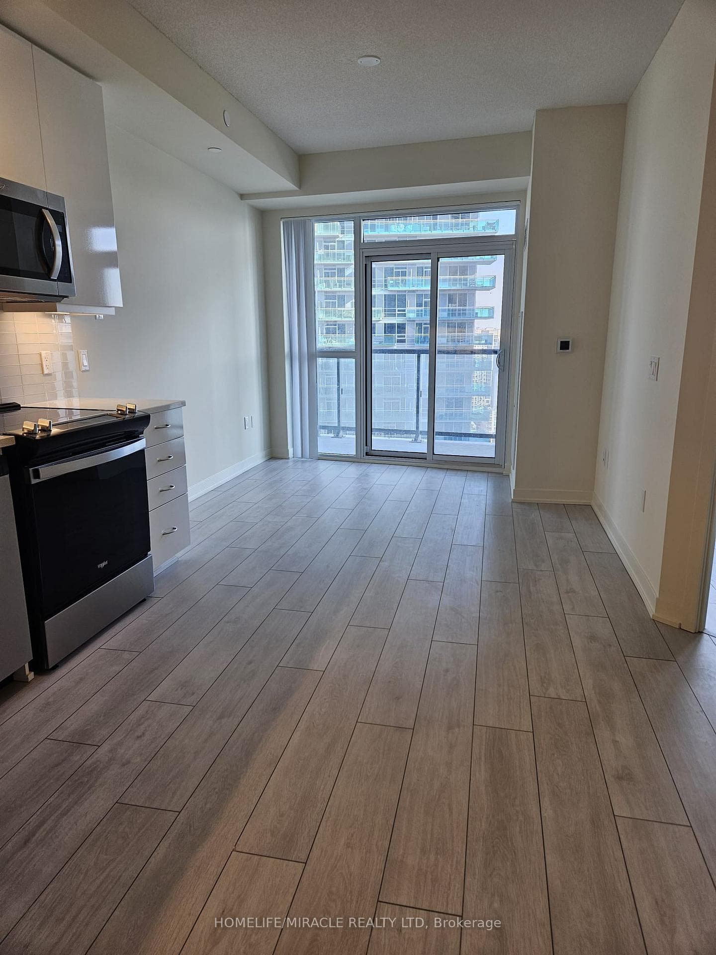 38 Annie Craig Drive Unit 2001 photo 3
