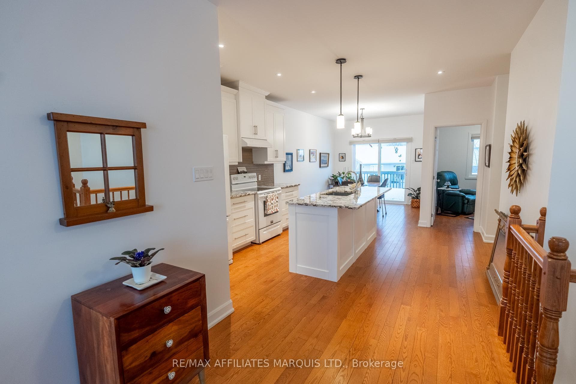 124 EMILY JADE Crescent photo 6