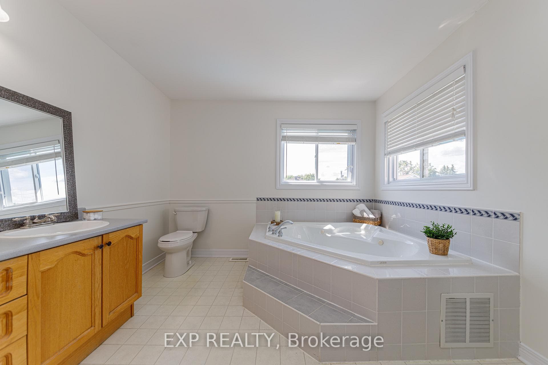 40 Newborough Crescent photo 33