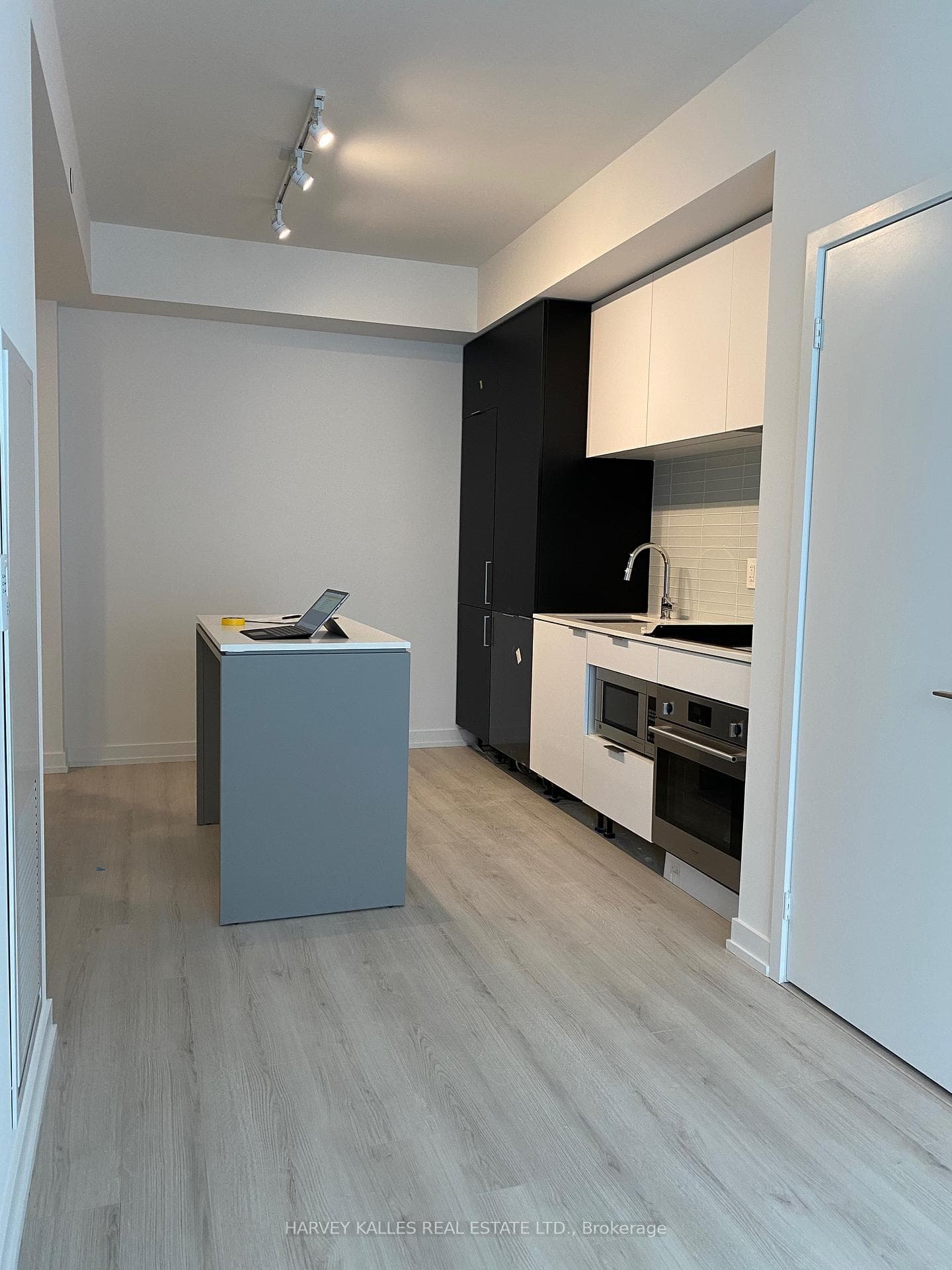 33 Helendale Avenue Unit 2409 photo 8