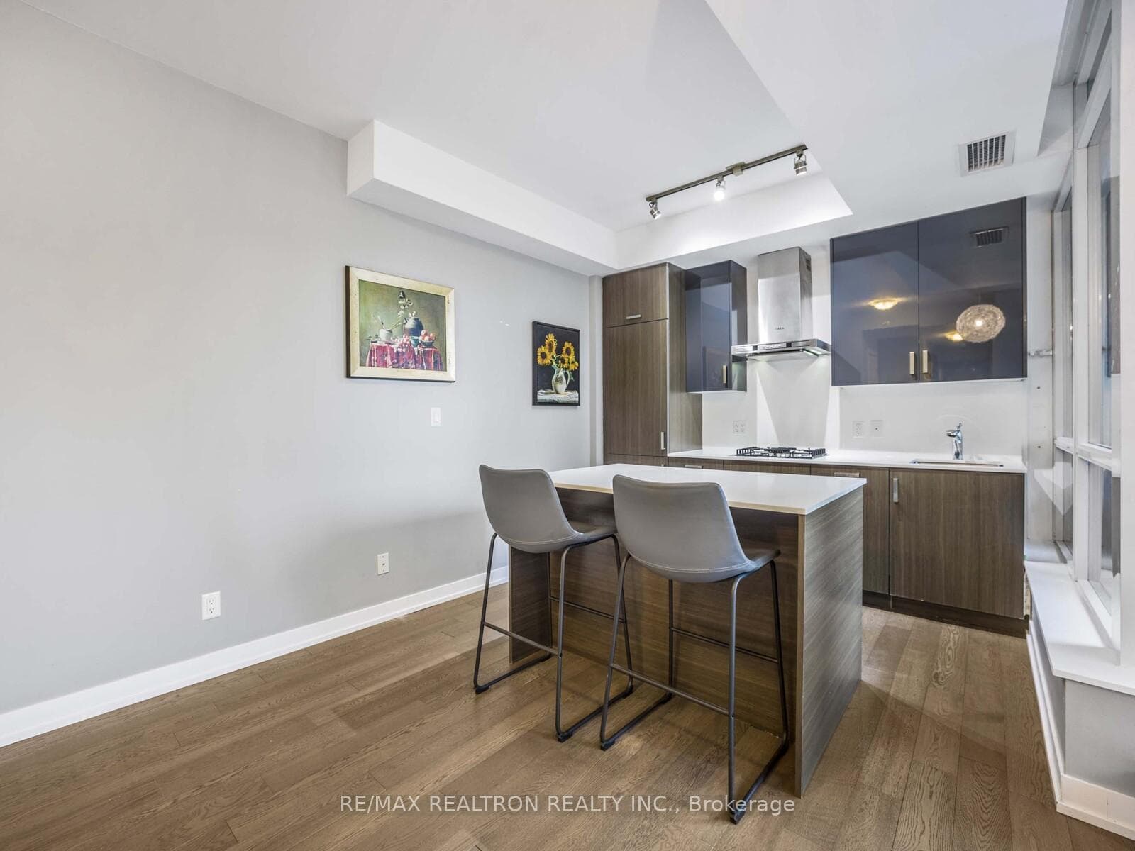 36 Howard Park Avenue Unit 202 photo 6