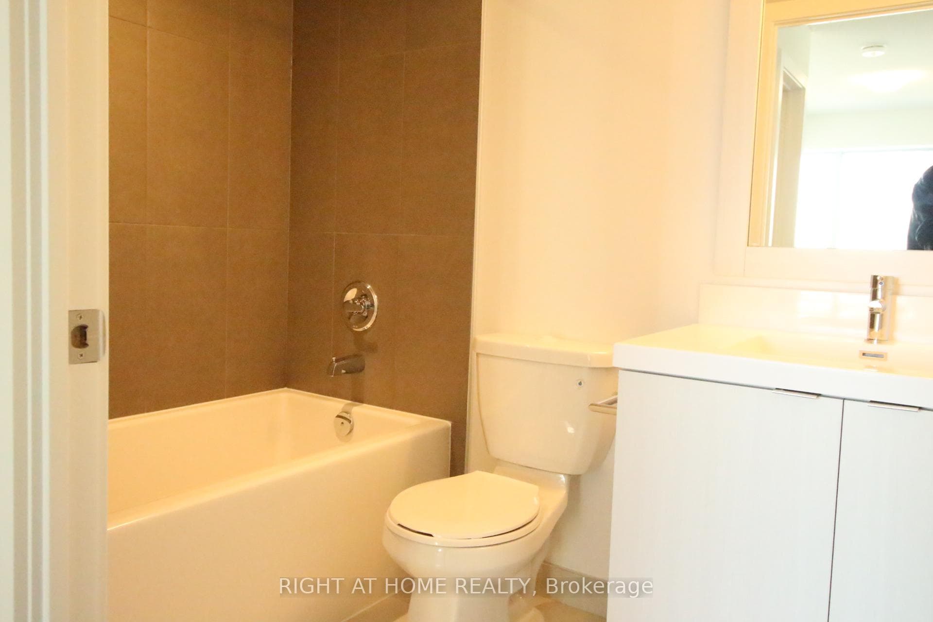 9 Mabelle Avenue Unit 416 photo 9