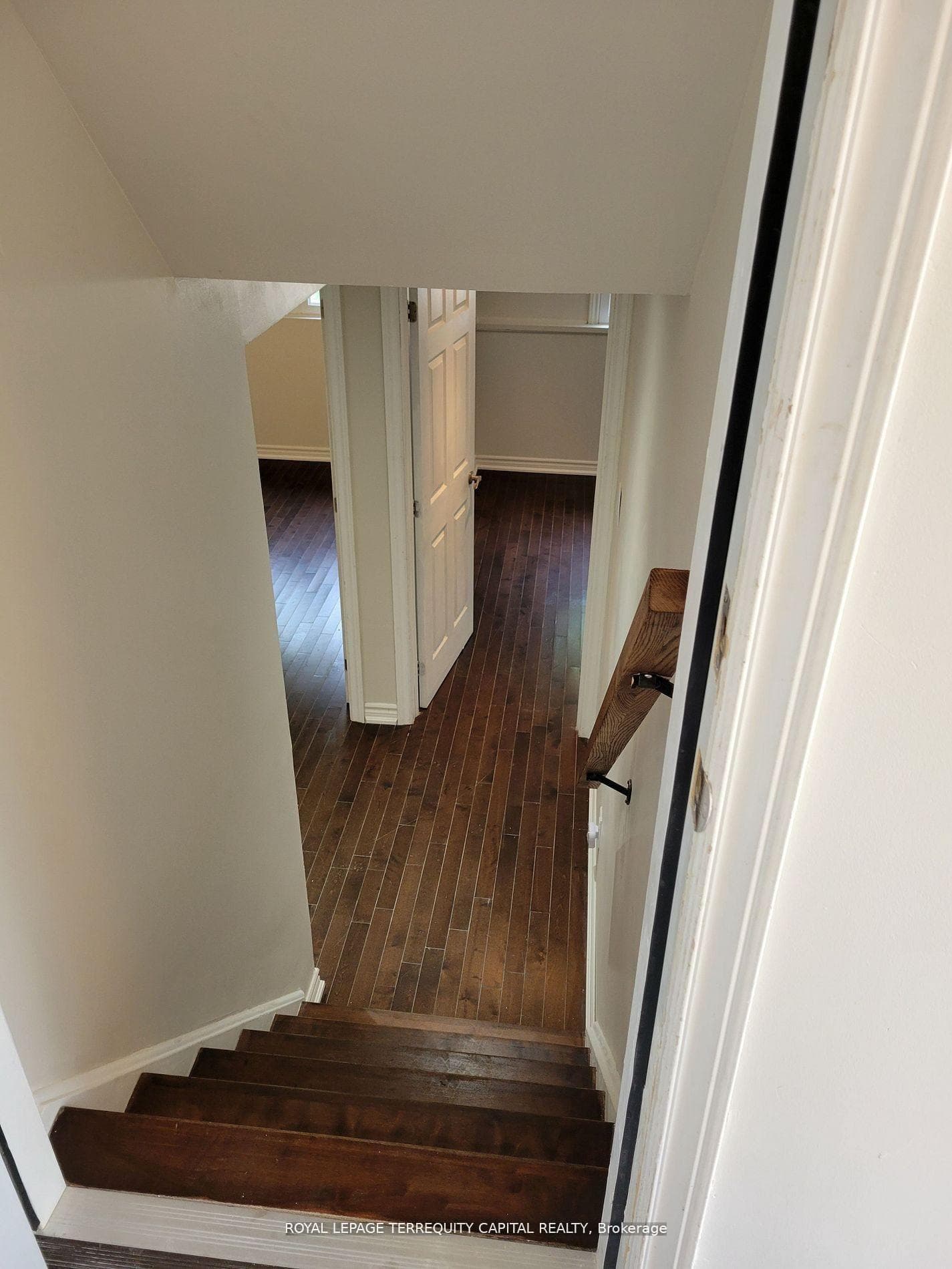 20 Mowat Crescent Unit Lower photo 3