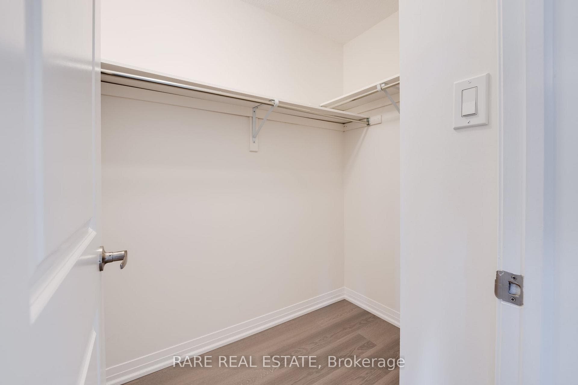 256 London Lane photo 20