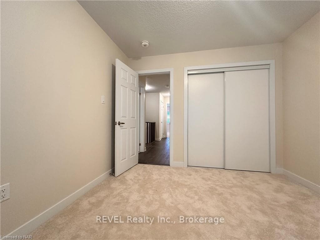36 ROWLOCK Street photo 15