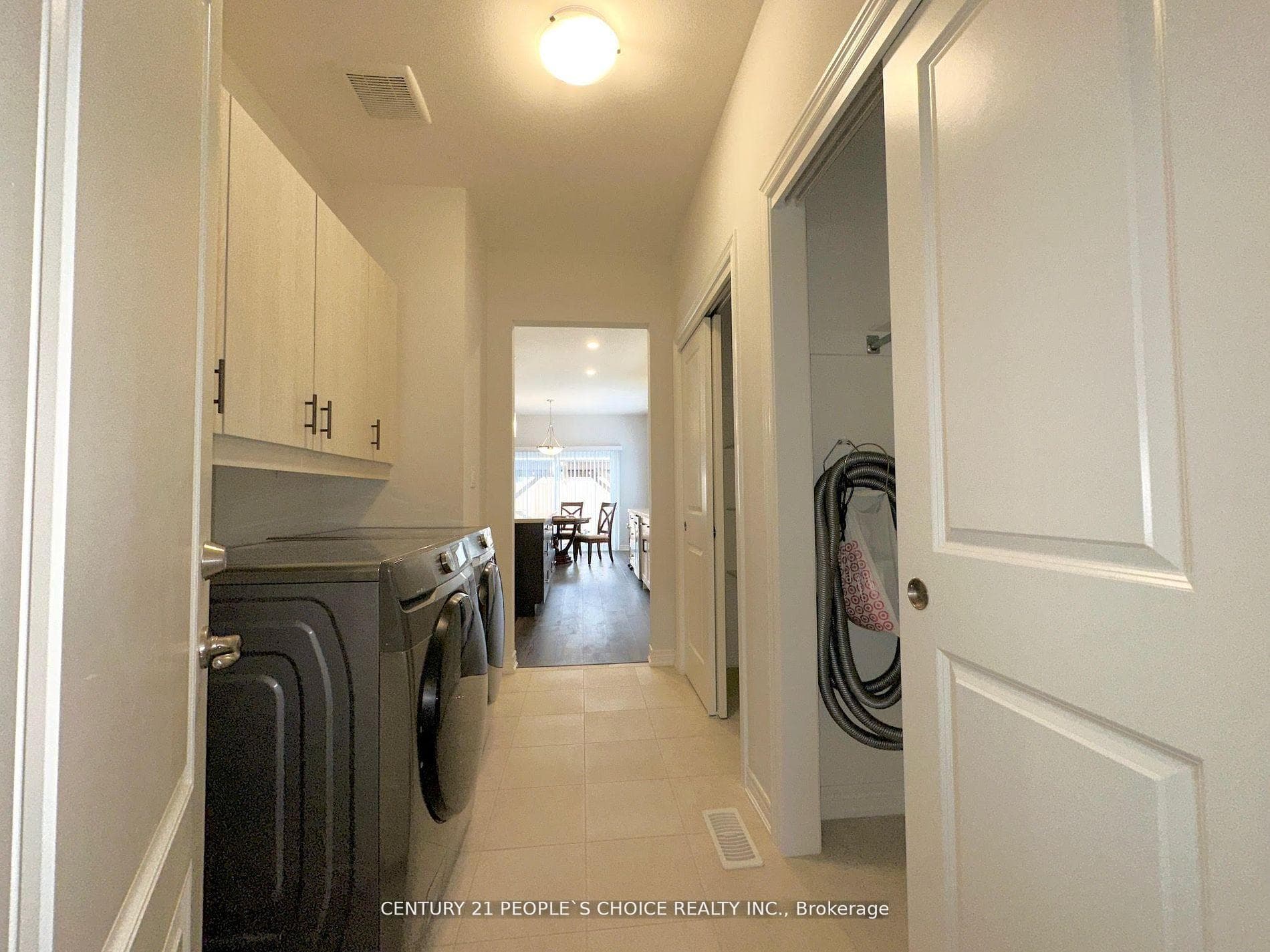 34 Swan Avenue photo 15