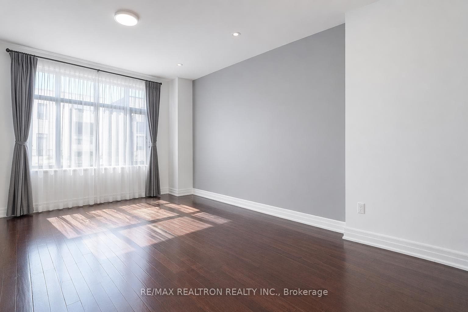 74 William Saville Street photo 2