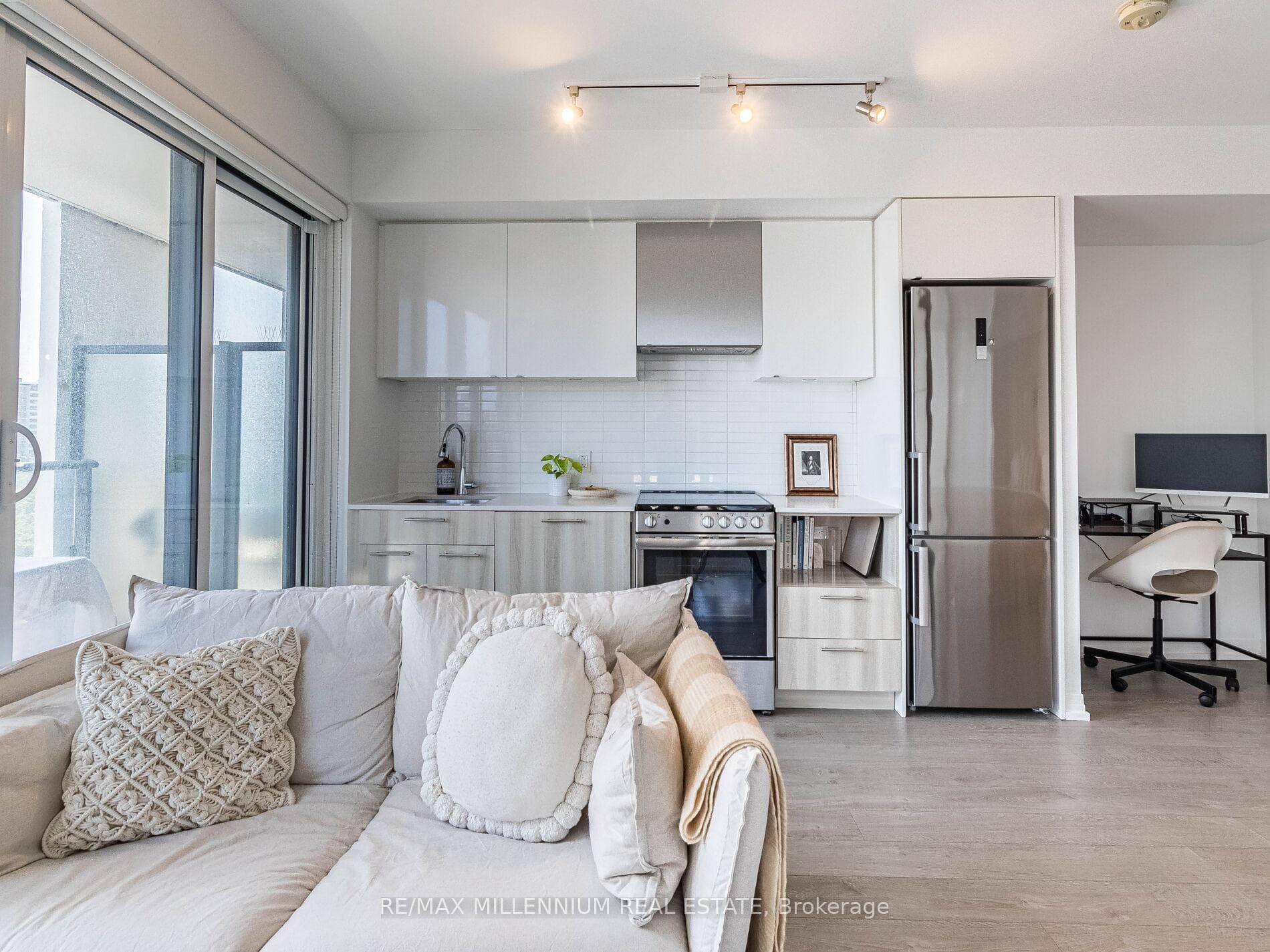 251 Jarvis Street Unit 709 photo 16