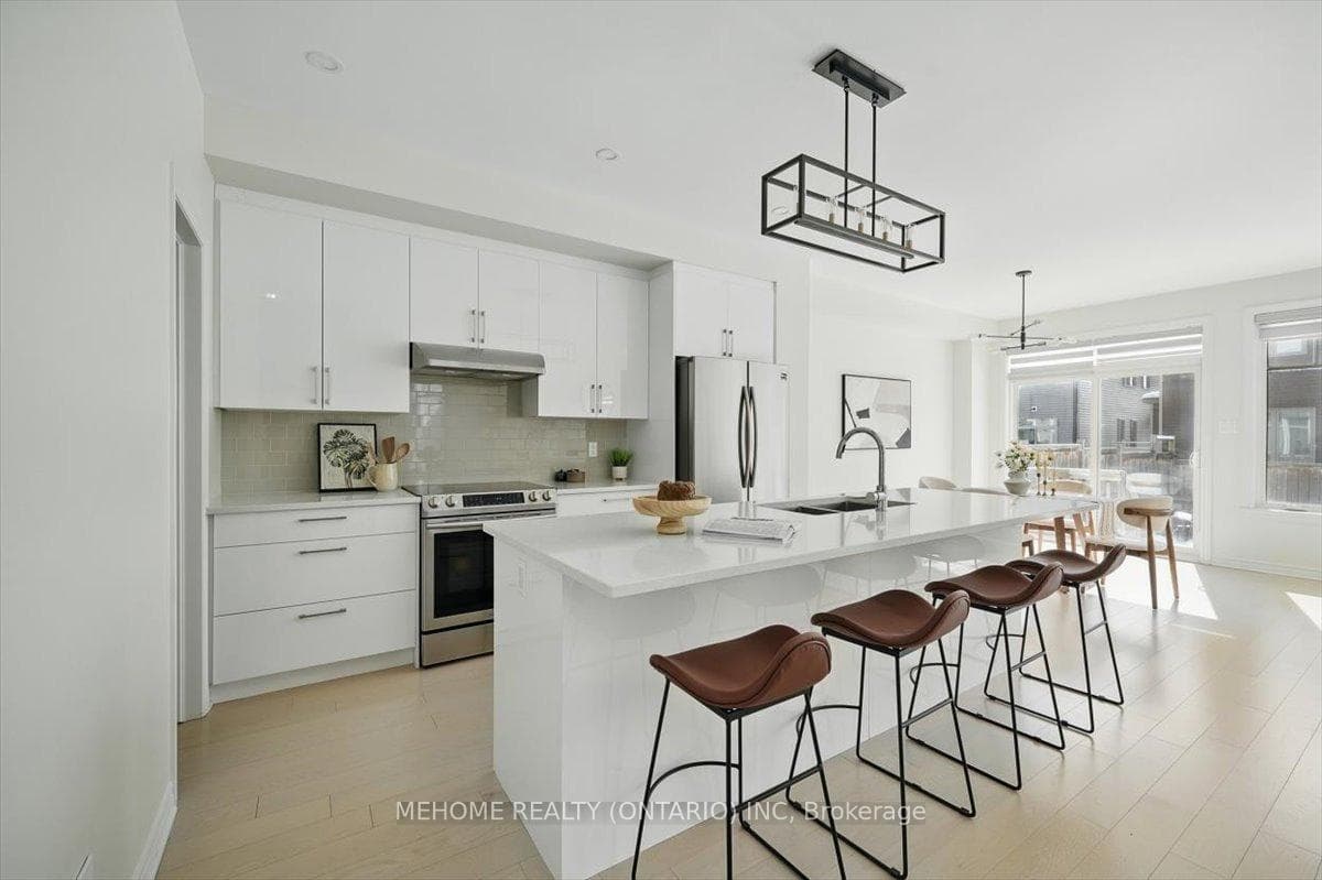 Kitchen: 9' Quartz Island, Glossy White Cabinets