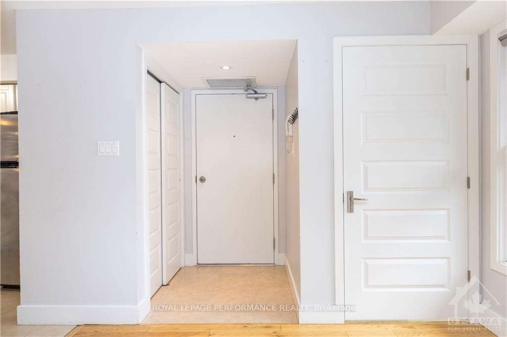 271 MCLEOD Street Unit 2 photo 4