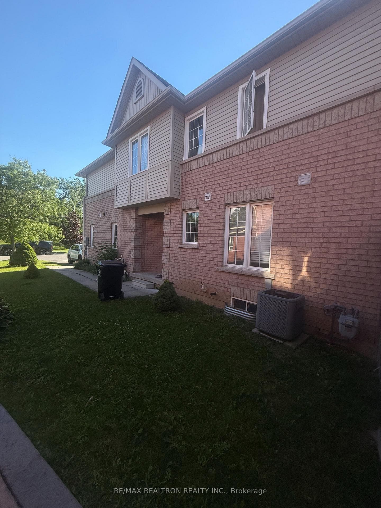 1368 Forest Street photo 3