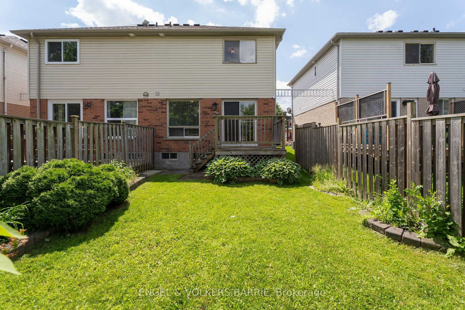 110 Leslie Avenue photo 36